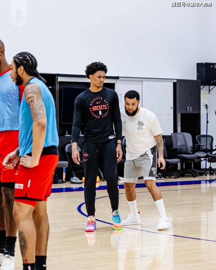 火箭湖人G5！伤病情况出炉：杜兰特+东契奇继续缺阵，里夫斯出战成疑