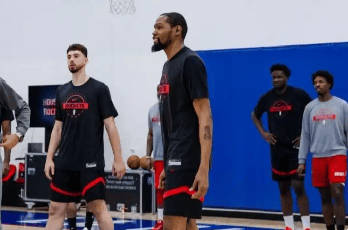 正式退出？杜兰特沮丧，新伤病曝光，不仅膝盖，乌杜卡透露，火箭官宣