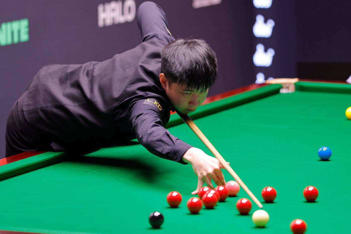 斯诺克世锦赛：中国双星不败！赵心童苦斗墨菲，吴宜泽4-2被追平